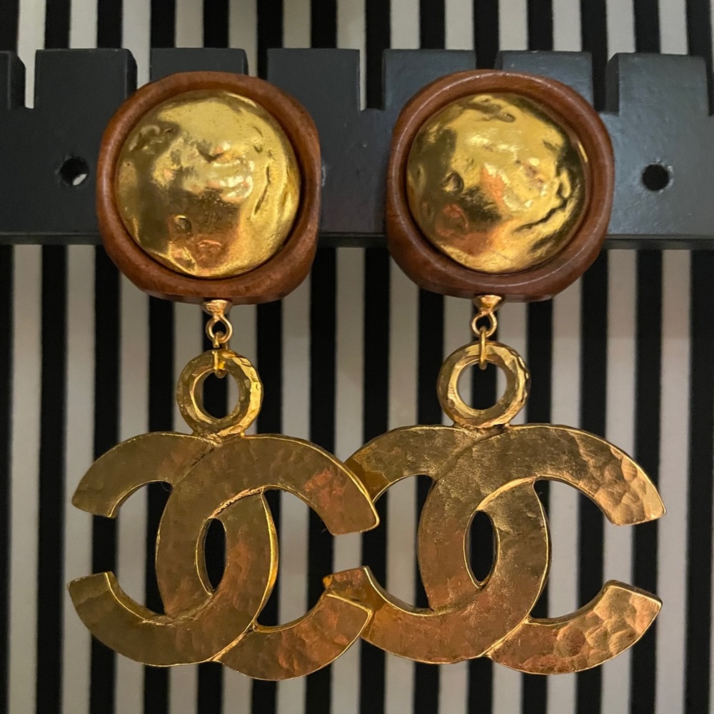 SOLD! Giant vintage CHANEL runway earrings - Picture 2 of 6
